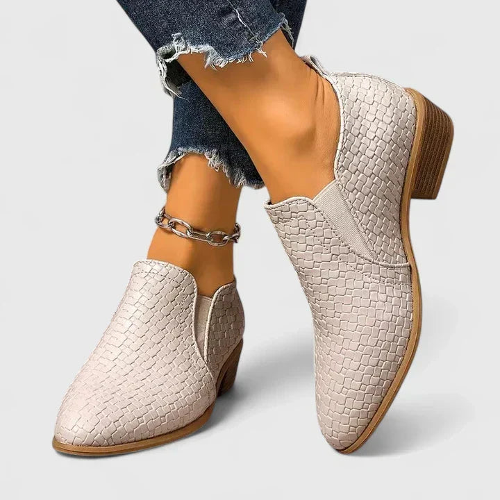 Genevieve Cushioned Lace-Up Oxford Shoes in Beige