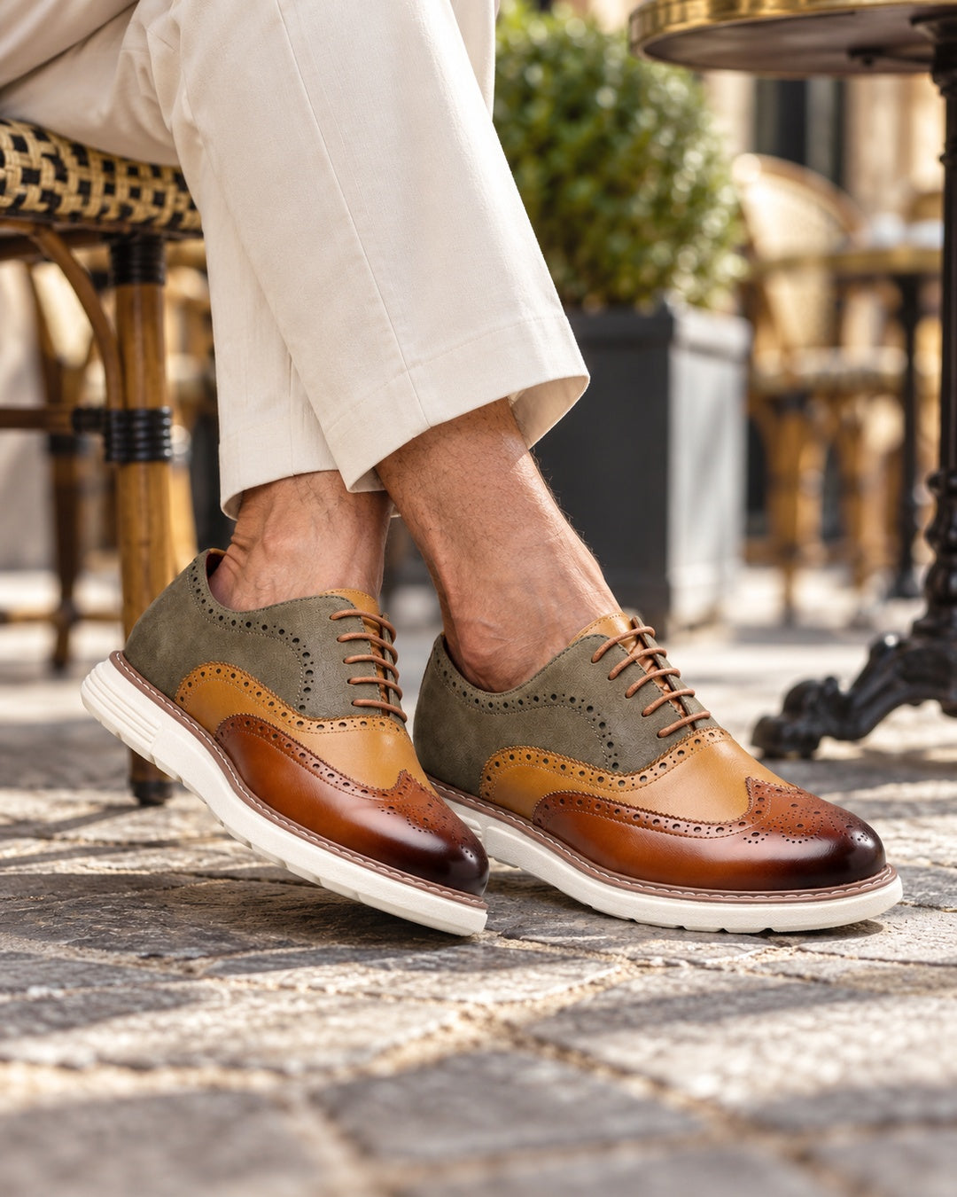 Bellamy Wingtip Brogue Oxford Shoes in Emerald - on foot